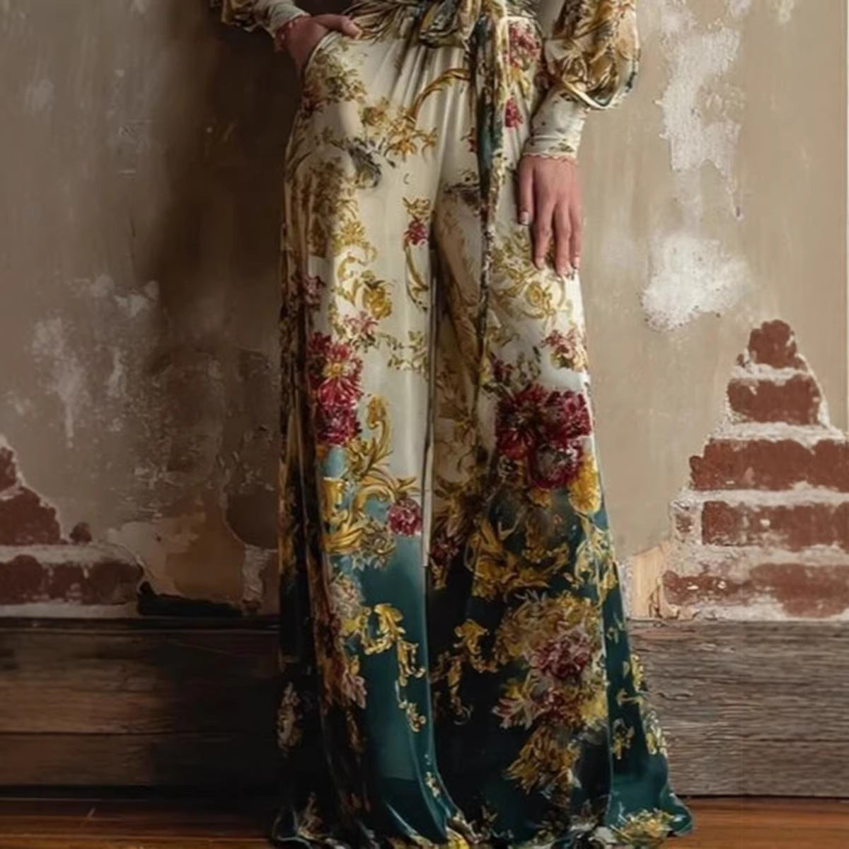 Sexy Overall mit tiefem V-Ausschnitt, Laternenärmeln, Retro-Print und weiter Beinform zum Schnüren