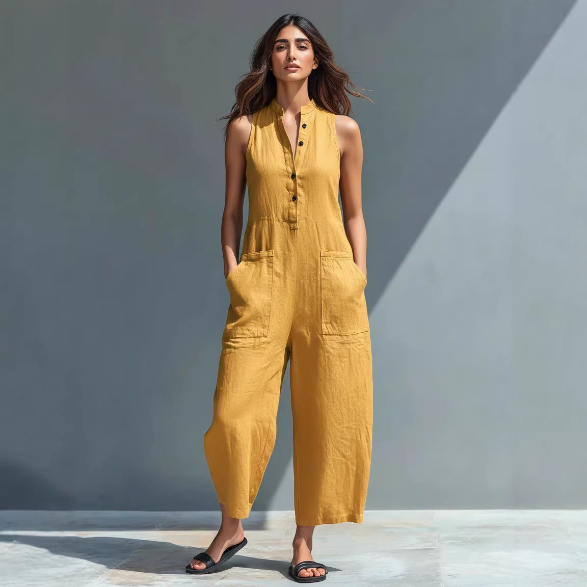 Lässiger ärmelloser Damen-Overall mit Stehkragen und Knöpfen