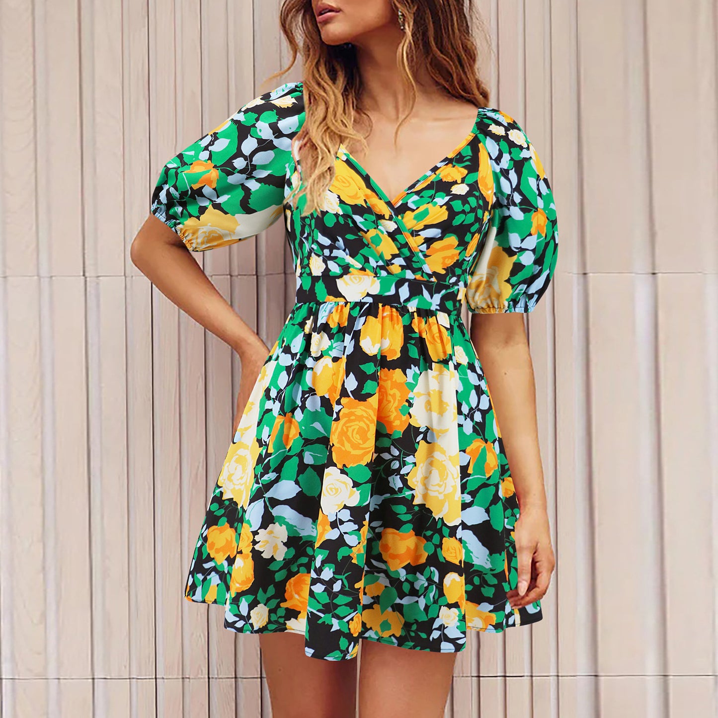Blumenmuster V-Ausschnitt Laternenärmel Kleid Y2K Sommer Urlaub Strand kurze Kleider Mode Damenbekleidung