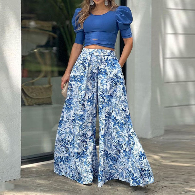 Puffärmel-Oberteil mit überkreuztem Saum und weite Hose mit Print im Set
