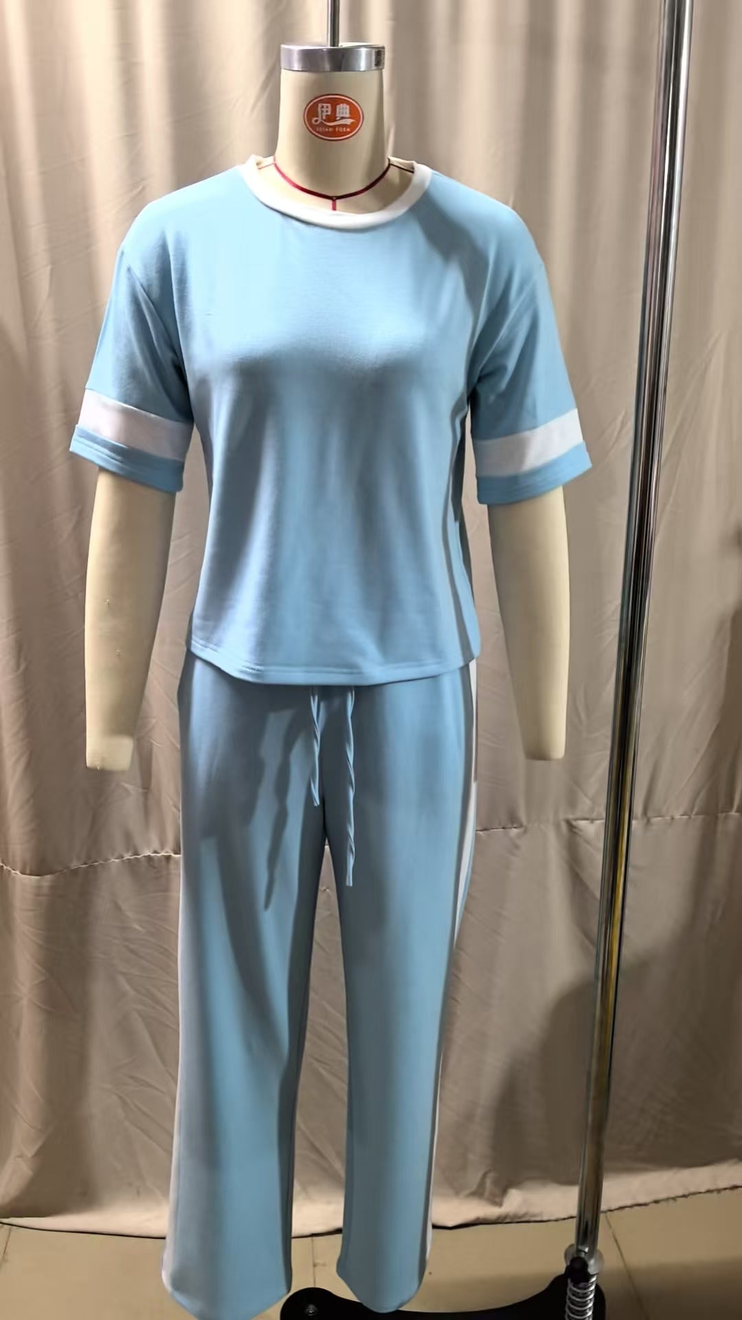 Farbkontrast-Outfit.2094