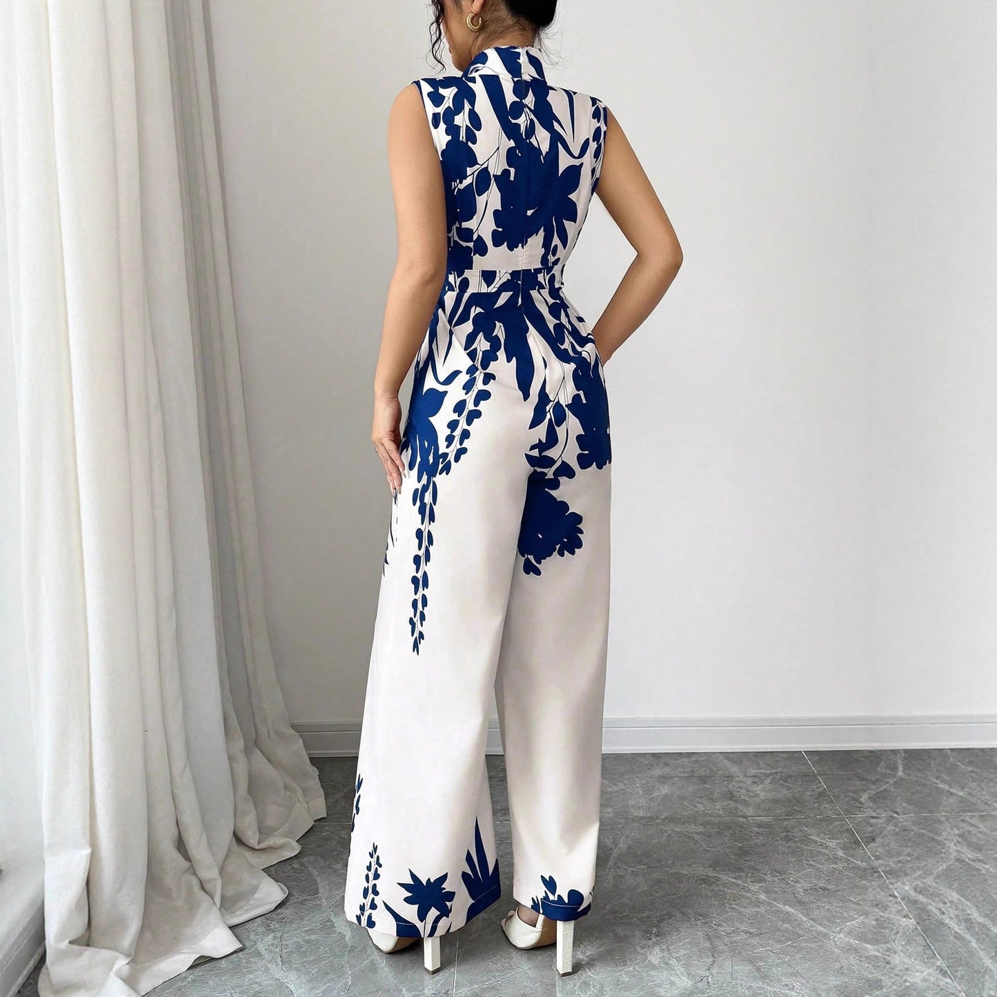 Eleganter ärmelloser Damen-Jumpsuit mit weitem Bein, Blumendruck und Schnürdetails