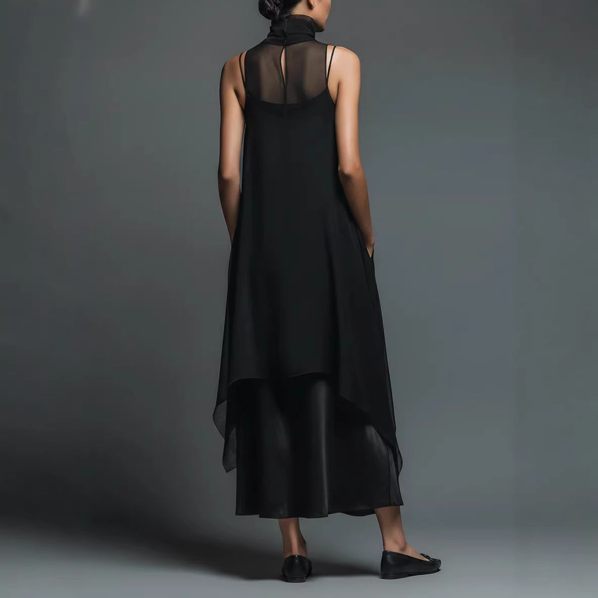 Hochgeschlossenes, asymmetrisches zweiteiliges Set aus schwarzem Slip-Chiffon