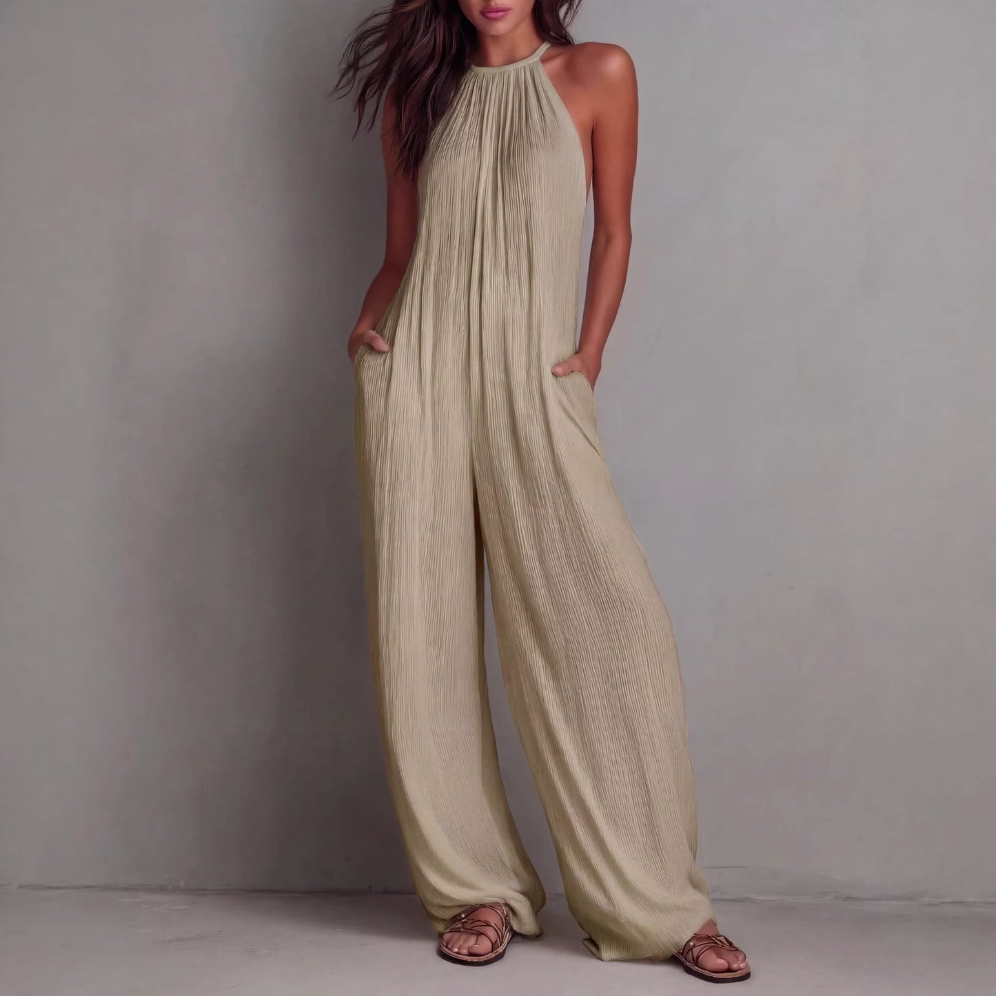 Weißer, plissierter Jumpsuit im Resort-Stil mit offener Rückenpartie und weitem Bein