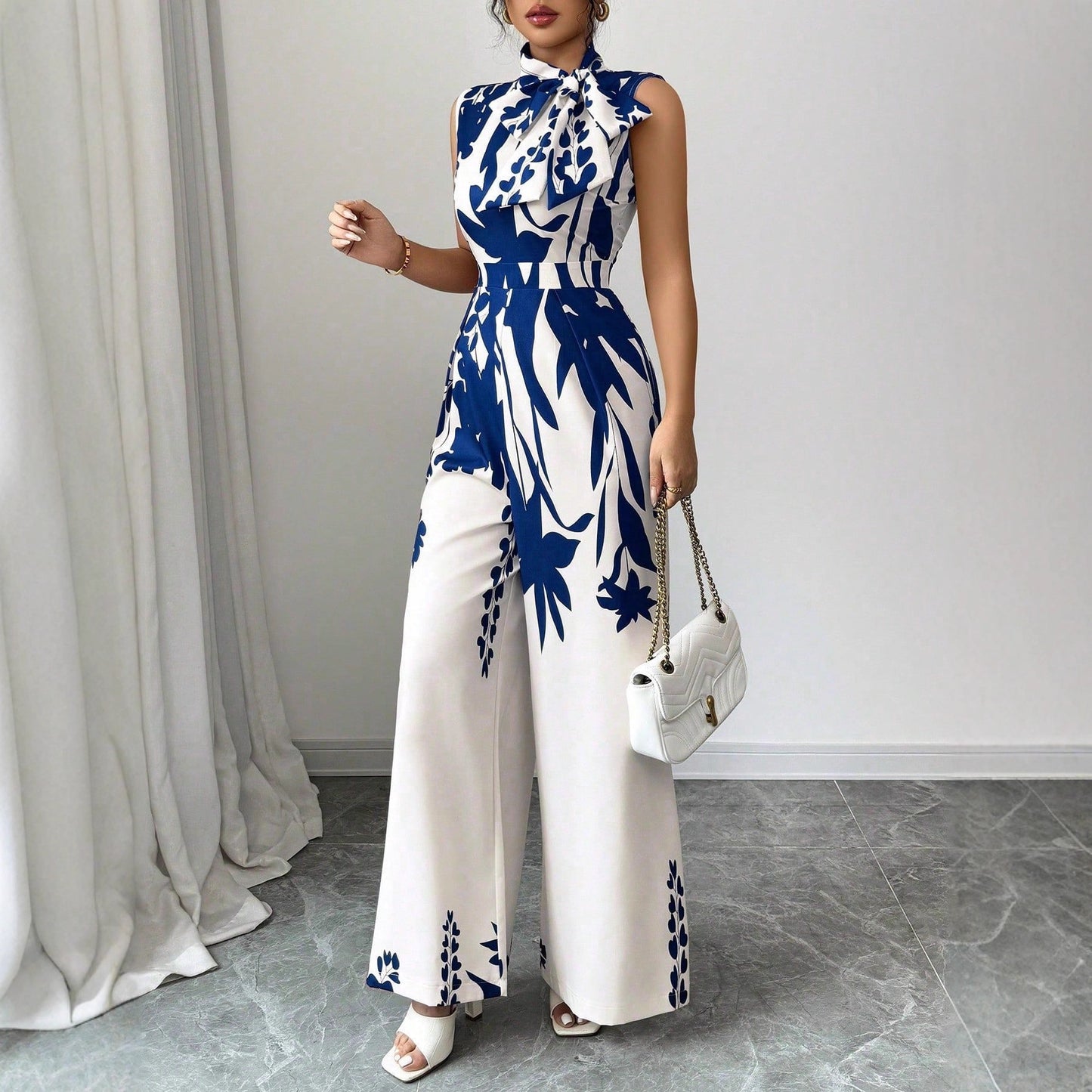 Eleganter ärmelloser Damen-Jumpsuit mit weitem Bein, Blumendruck und Schnürdetails