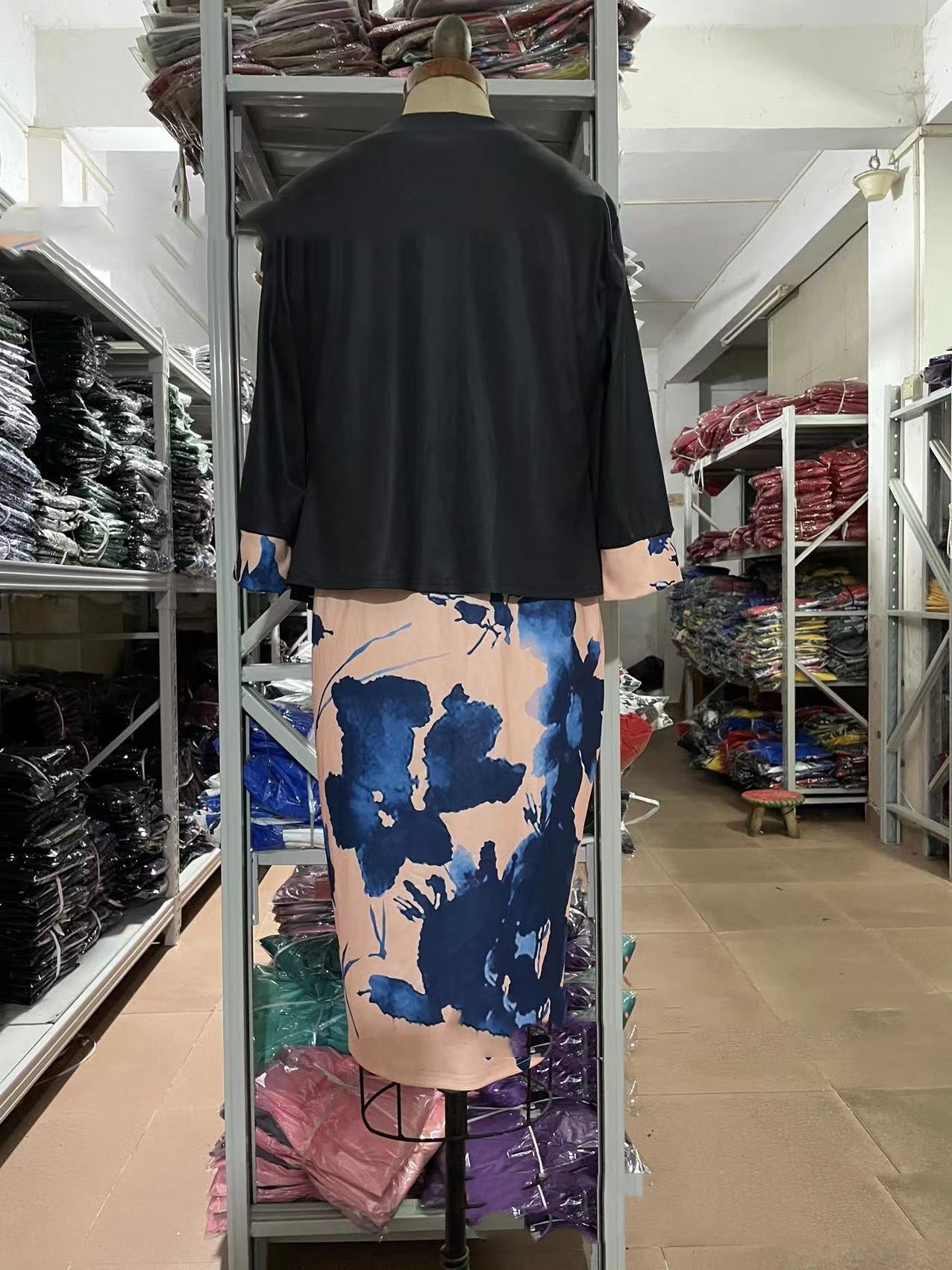 Ensemble deux pièces jupe et haut à manches trois-quarts pour femme grande taille