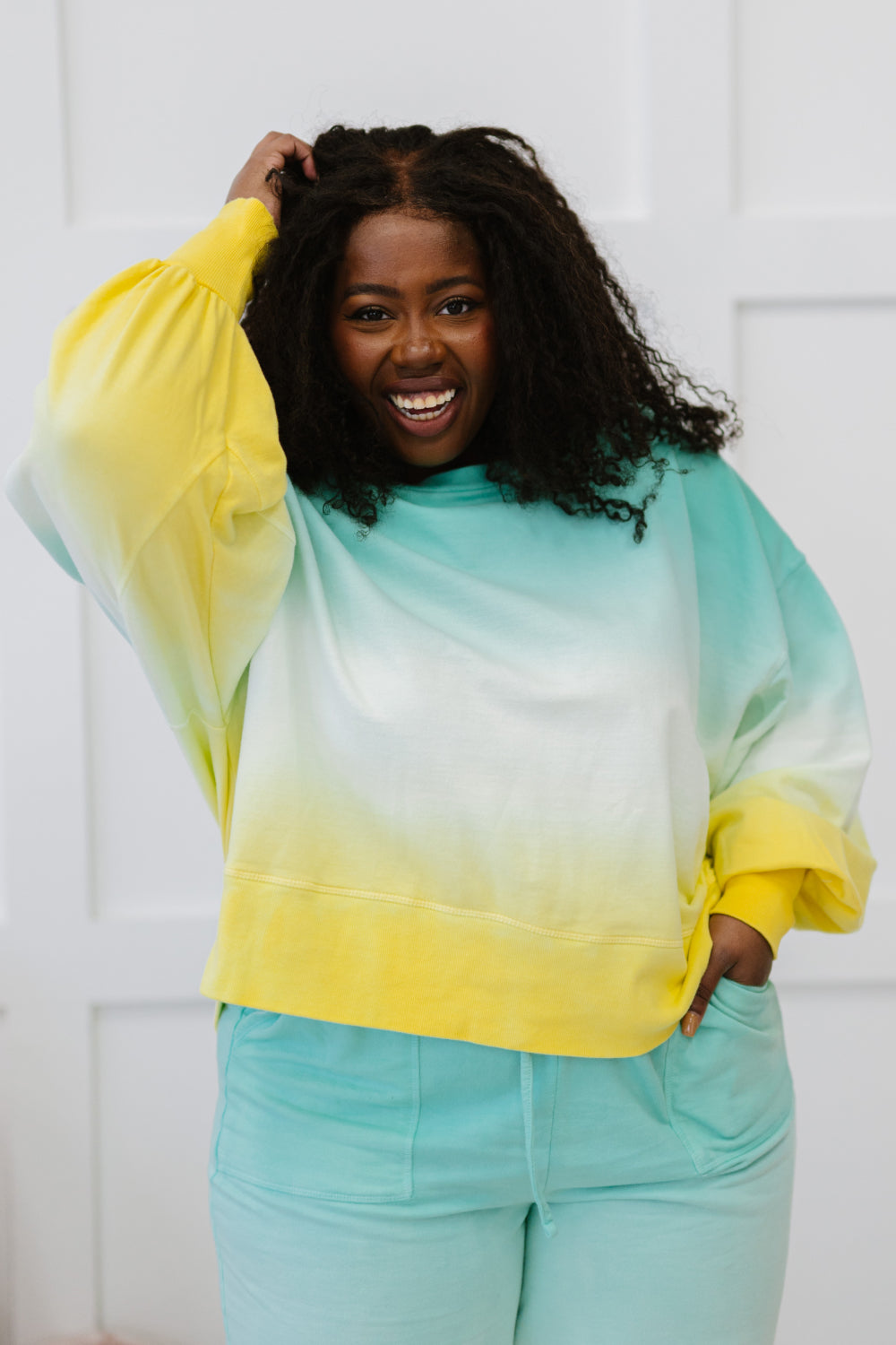 Hallo Sommer Full Size Run Ombre Cropped Sweatshirt